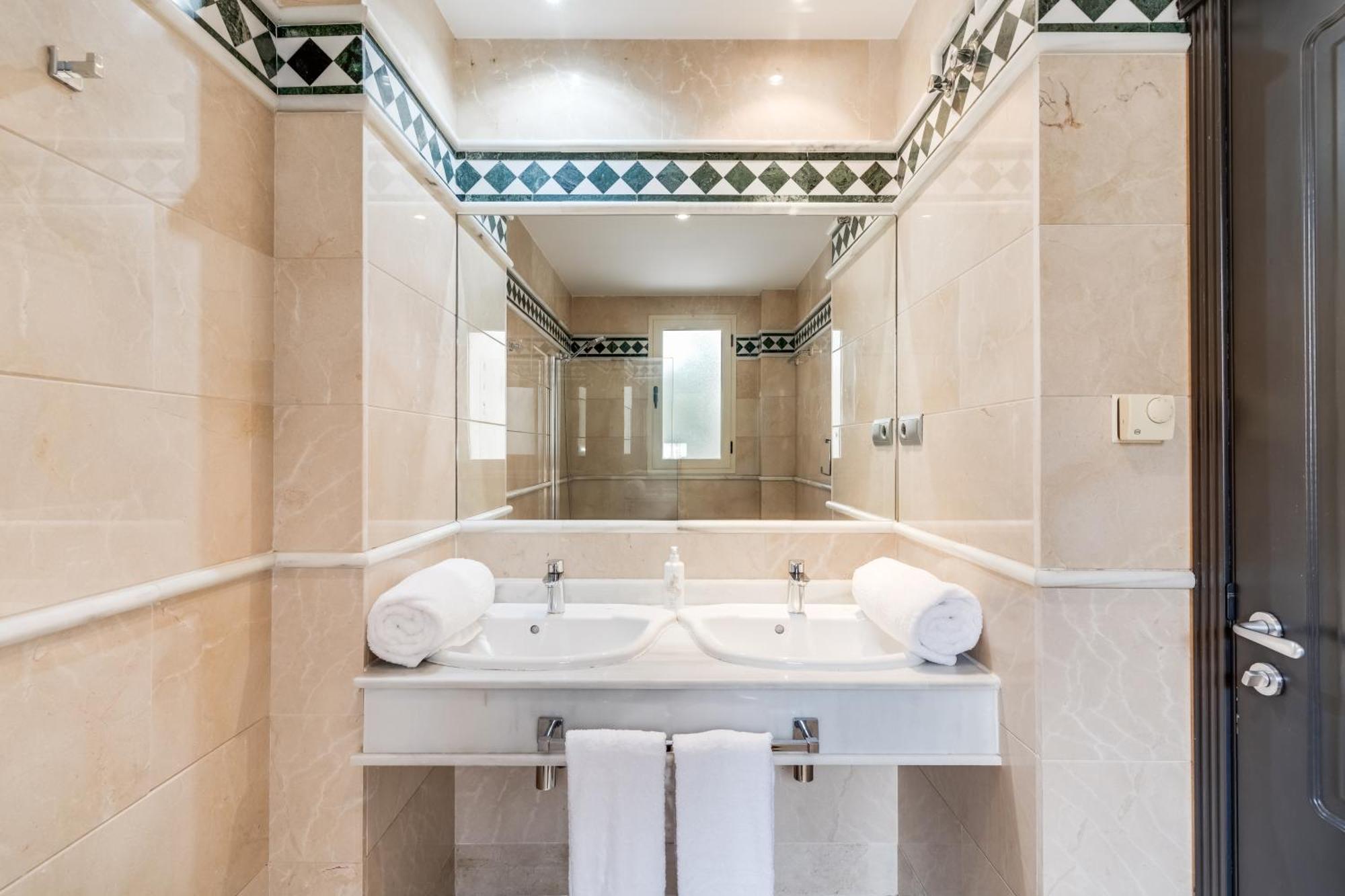 Molo Residences Boutique Apartments & Spa マルベーリャ エクステリア 写真